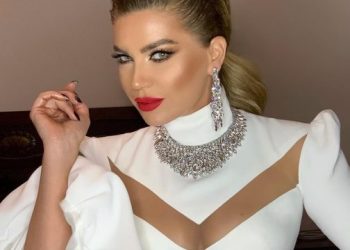 Leonora Jakupi poston diçka për Xhaminë në Prishtinë